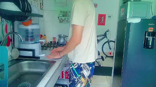 Snapshot of Andy_gray chatting on 02-16-26, 02:35 Andy gray online show from 02-16-26, 02:35