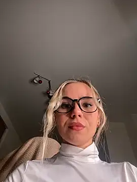 Snapshot of SkyBriii chatting on 12-26-24, 04:14 SkyBriii online show from 12-26-24, 04:14