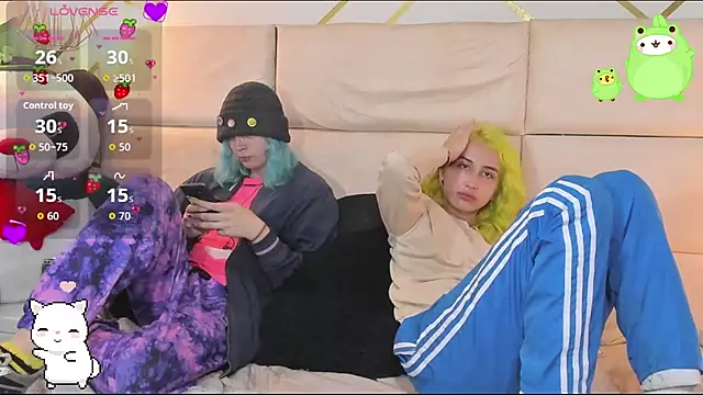 -kisa  online show from 10-22-25, 02:01