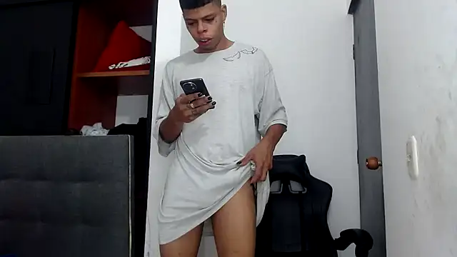 Snapshot of BrandonStond chatting on 10-23-25, 03:22 BrandonStond online show from 10-23-25, 03:22