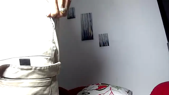 Snapshot of BrandonStond chatting on 11-18-25, 03:23 BrandonStond online show from 11-18-25, 03:23