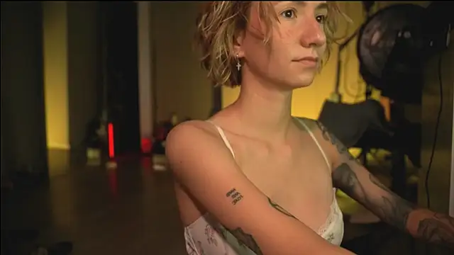 Snapshot of Arianna_Richi chatting on 03-02-25, 05:54 Arianna Richi online show from 03-02-25, 05:54