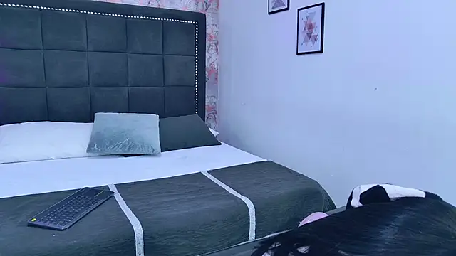 Snapshot of Mia-Monroe chatting on 01-12-26, 07:41 Mia-Monroe online show from 01-12-26, 07:41