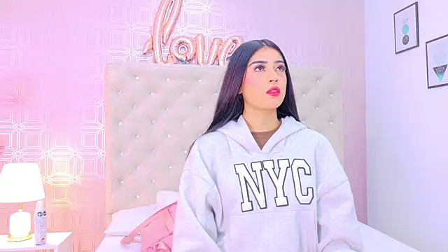 Snapshot of Mia-Monroe chatting on 02-13-26, 07:21 Mia-Monroe online show from 02-13-26, 07:21