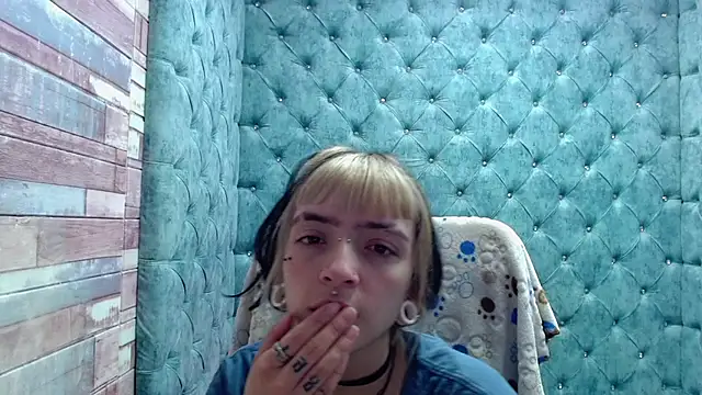 Samantha Smiith online show from 10-30-25, 03:52