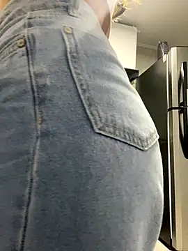 AbyThompson online show from 10-21-25, 11:22