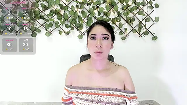 Snapshot of Madeleine__w chatting on 03-17-25, 11:21 Madeleine w online show from 03-17-25, 11:21