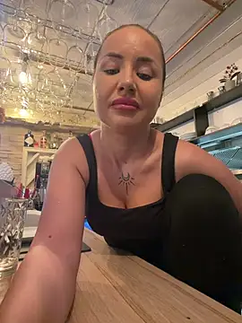 Snapshot of beautydiamond chatting on 07-16-26, 10:10 beautydiamond online show from 07-16-26, 10:10