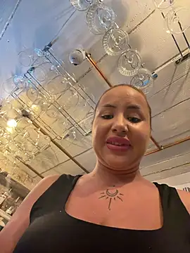 Snapshot of beautydiamond chatting on 07-25-26, 10:13 beautydiamond online show from 07-25-26, 10:13