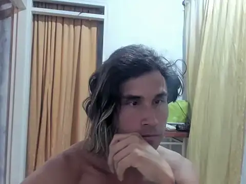 Snapshot of SophiaLevis chatting on 10-05-25, 03:38 SophiaLevis online show from 10-05-25, 03:38