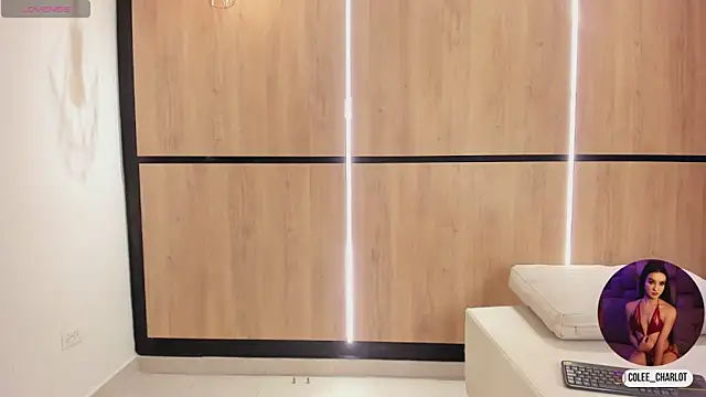 Snapshot of charlotte_colee chatting on 11-13-25, 11:42 charlotte colee online show from 11-13-25, 11:42