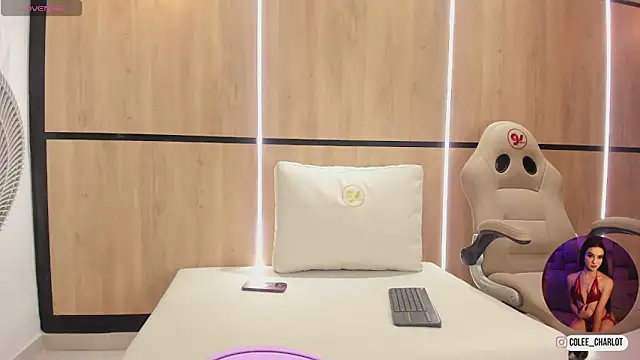 Snapshot of charlotte_colee chatting on 12-05-25, 11:19 charlotte colee online show from 12-05-25, 11:19