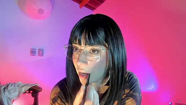 Snapshot of sweeet_peach chatting on 02-28-26, 02:45 sweeet peach online show from 02-28-26, 02:45