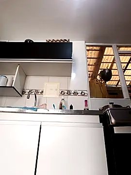 Bonny Klote online show from 10-27-25, 02:43