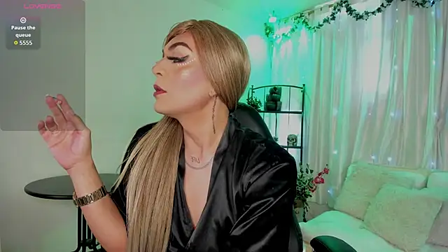 Snapshot of karol_elegance_ chatting on 07-16-26, 01:28 karol elegance online show from 07-16-26, 01:28