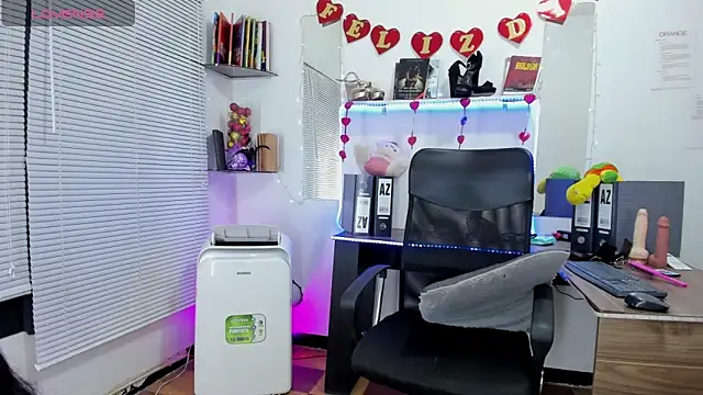 Snapshot of MIAUTENA chatting on 02-27-25, 12:43 MIAUTENA online show from 02-27-25, 12:43