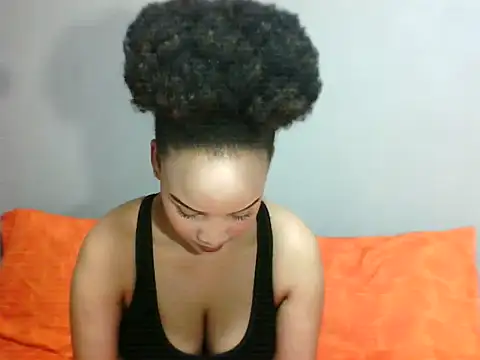 Snapshot of SmallSlut5 chatting on 11-08-25, 02:06 SmallSlut5 online show from 11-08-25, 02:06