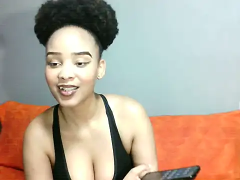 Snapshot of SmallSlut5 chatting on 11-12-25, 12:44 SmallSlut5 online show from 11-12-25, 12:44