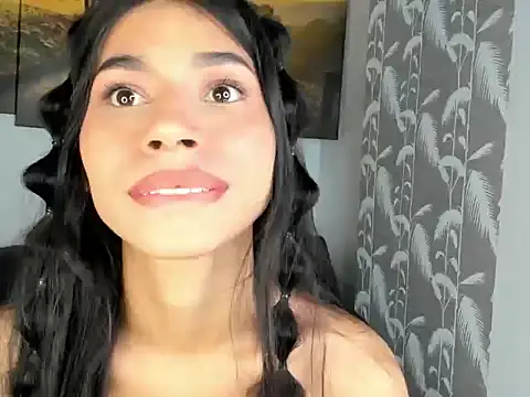 Snapshot of _violetadulce chatting on 01-04-25, 07:03  violetadulce online show from 01-04-25, 07:03