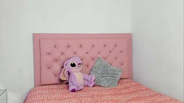 Snapshot of _violetadulce chatting on 09-30-25, 01:43  violetadulce online show from 09-30-25, 01:43