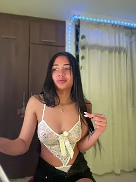 Snapshot of lina_pink chatting on 07-03-26, 08:37 lina pink online show from 07-03-26, 08:37
