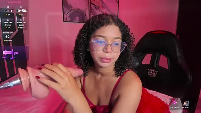 Snapshot of MilaHall_ chatting on 05-17-26, 04:32 MilaHall online show from 05-17-26, 04:32