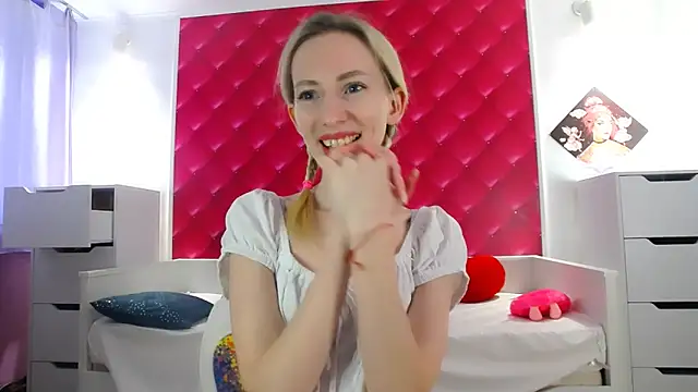 Snapshot of BarbieGoddess chatting on 12-28-24, 12:35 BarbieGoddess online show from 12-28-24, 12:35