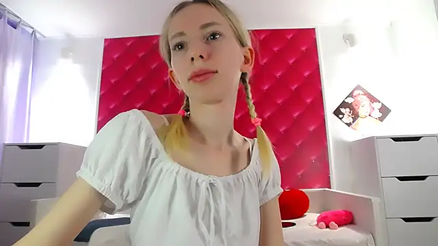Snapshot of BarbieGoddess chatting on 12-29-24, 03:03 BarbieGoddess online show from 12-29-24, 03:03