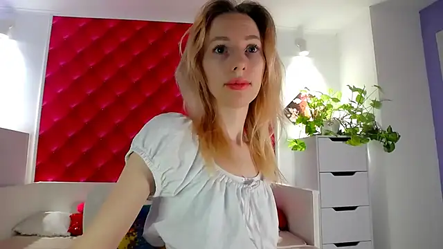 Snapshot of BarbieGoddess chatting on 02-09-25, 04:18 BarbieGoddess online show from 02-09-25, 04:18