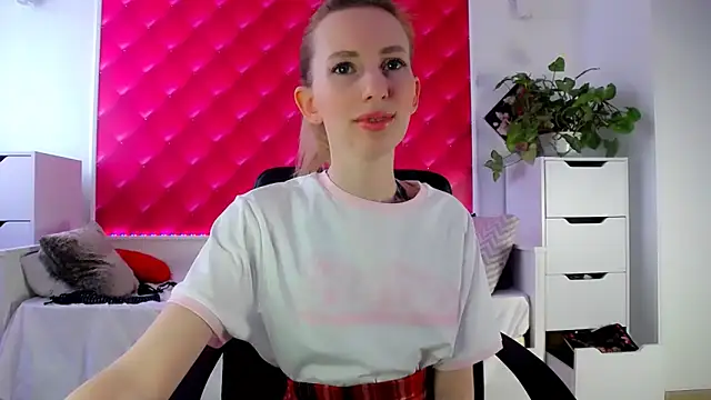 Snapshot of BarbieGoddess chatting on 03-01-25, 02:02 BarbieGoddess online show from 03-01-25, 02:02