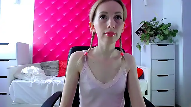 Snapshot of BarbieGoddess chatting on 03-08-25, 01:25 BarbieGoddess online show from 03-08-25, 01:25
