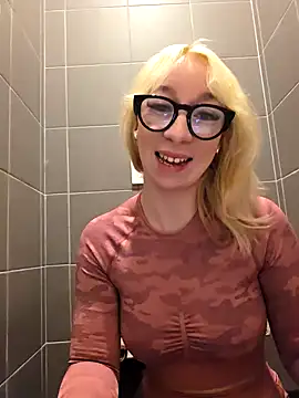 Snapshot of Giuliana_baby chatting on 02-13-25, 10:23 Giuliana baby online show from 02-13-25, 10:23