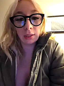 Snapshot of Giuliana_baby chatting on 02-17-25, 07:04 Giuliana baby online show from 02-17-25, 07:04