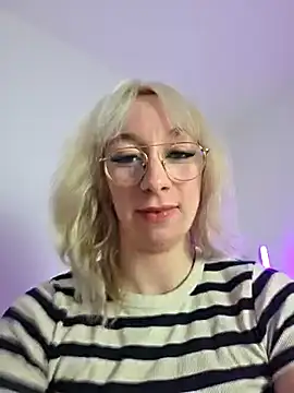 Snapshot of Giuliana_baby chatting on 02-19-25, 11:04 Giuliana baby online show from 02-19-25, 11:04