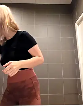 Snapshot of Giuliana_baby chatting on 02-24-25, 09:00 Giuliana baby online show from 02-24-25, 09:00