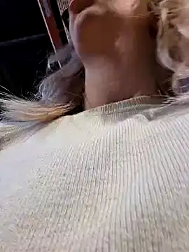 Snapshot of Giuliana_baby chatting on 02-25-25, 09:42 Giuliana baby online show from 02-25-25, 09:42