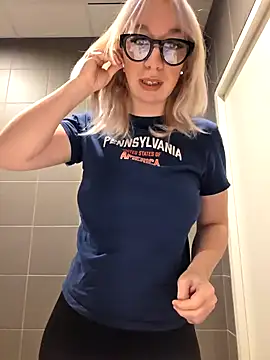 Snapshot of Giuliana_baby chatting on 02-26-25, 10:26 Giuliana baby online show from 02-26-25, 10:26