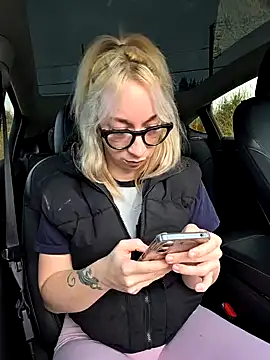 Snapshot of Giuliana_baby chatting on 03-03-25, 04:03 Giuliana baby online show from 03-03-25, 04:03