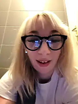 Snapshot of Giuliana_baby chatting on 03-07-25, 09:18 Giuliana baby online show from 03-07-25, 09:18