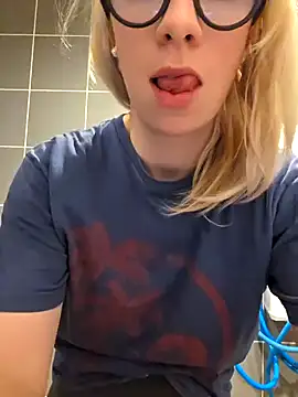 Snapshot of Giuliana_baby chatting on 03-08-25, 10:22 Giuliana baby online show from 03-08-25, 10:22