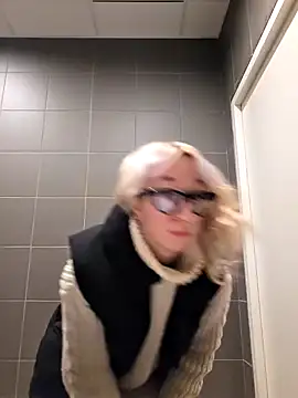 Snapshot of Giuliana_baby chatting on 03-14-25, 11:34 Giuliana baby online show from 03-14-25, 11:34