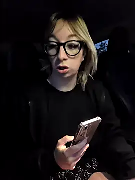 Snapshot of Giuliana_baby chatting on 09-23-25, 05:32 Giuliana baby online show from 09-23-25, 05:32