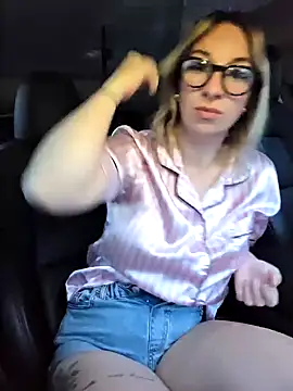 Snapshot of Giuliana_baby chatting on 09-25-25, 05:44 Giuliana baby online show from 09-25-25, 05:44