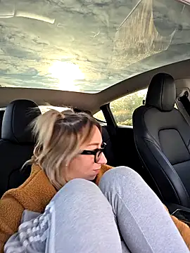 Snapshot of Giuliana_baby chatting on 10-16-25, 07:42 Giuliana baby online show from 10-16-25, 07:42