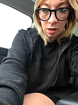 Snapshot of Giuliana_baby chatting on 10-29-25, 07:21 Giuliana baby online show from 10-29-25, 07:21