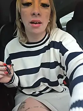 Snapshot of Giuliana_baby chatting on 12-14-25, 08:30 Giuliana baby online show from 12-14-25, 08:30