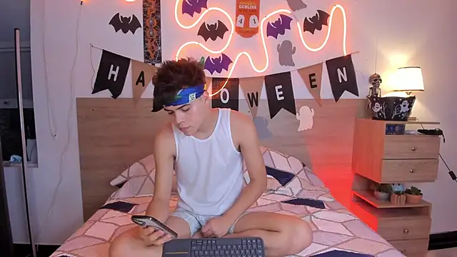 justinbiler online show from 10-22-25, 01:11