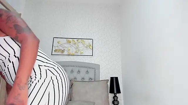 Snapshot of Katalella_murillo chatting on 01-17-25, 03:45 Katalella murillo online show from 01-17-25, 03:45