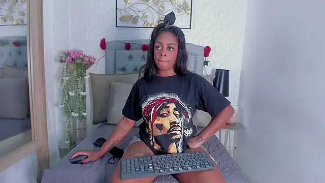 Snapshot of Katalella_murillo chatting on 02-27-25, 01:38 Katalella murillo online show from 02-27-25, 01:38