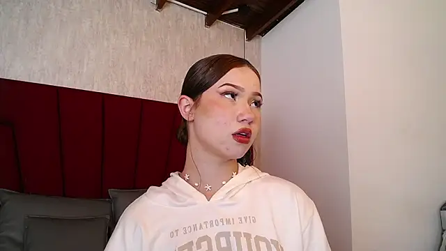 Snapshot of Roxie-Summers11 chatting on 01-05-25, 12:31 Roxie-Summers11 online show from 01-05-25, 12:31